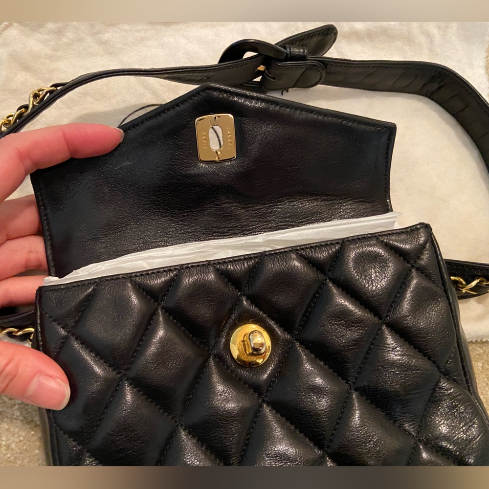 Chanel black quilted leather chained waist bag - Picture 3 of 11